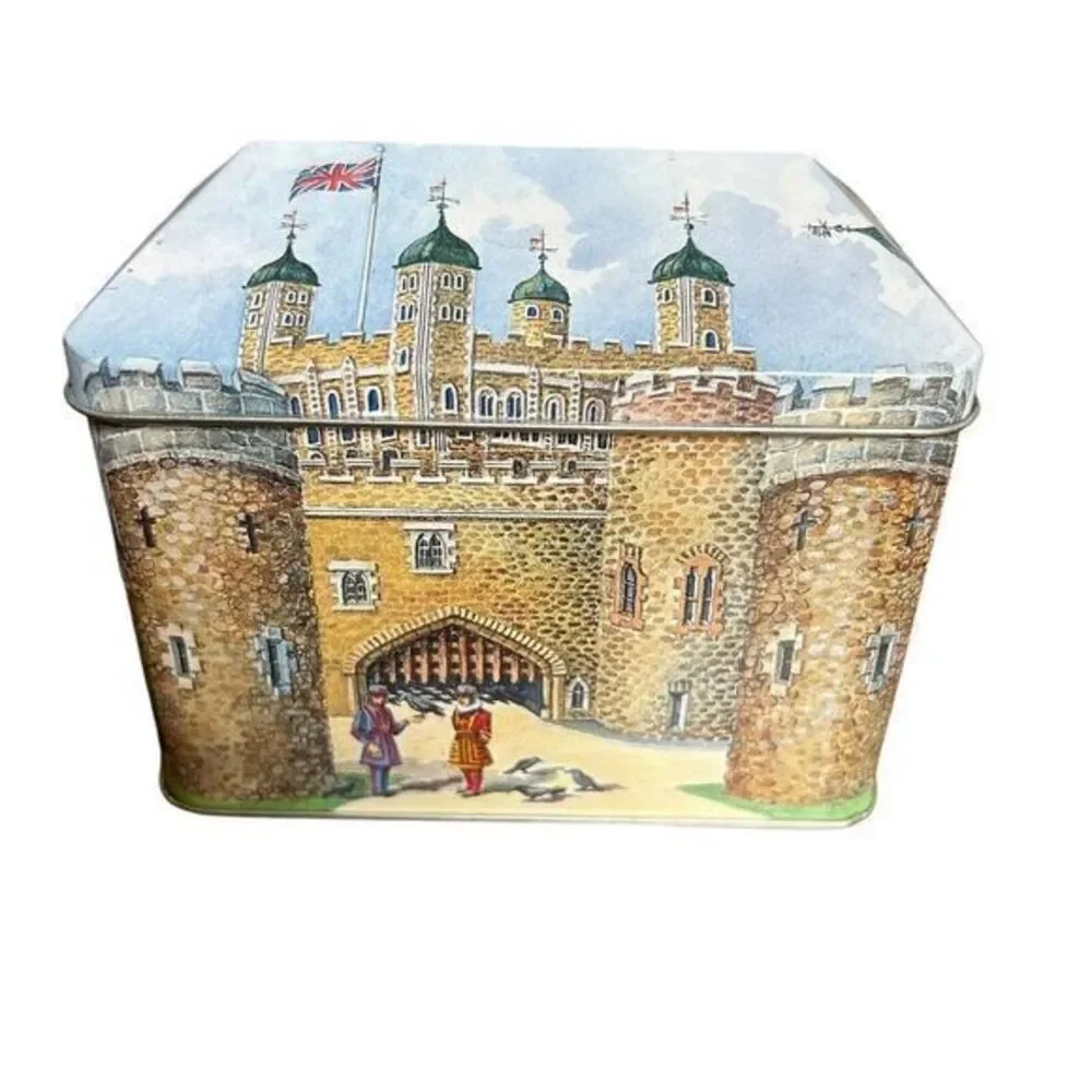 Vintage Bentley's Tower of London Tin Container Beefeaters - Collectible‎ Decor